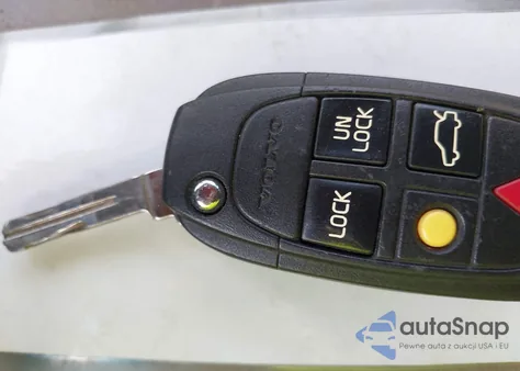 2004 Volvo V70 2.4 из США, поврежденный, VIN YV1SW61T842419883